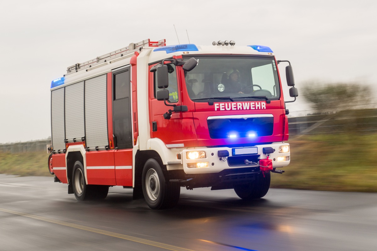 Feuerwehrauto-im-Einsatz (1)